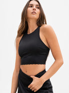 Crop Top Sati negro - vista frontal tres cuartos