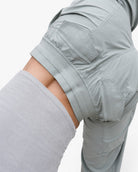 Pantalón Terra azul gris - detalle pretina y bolsillos traseros