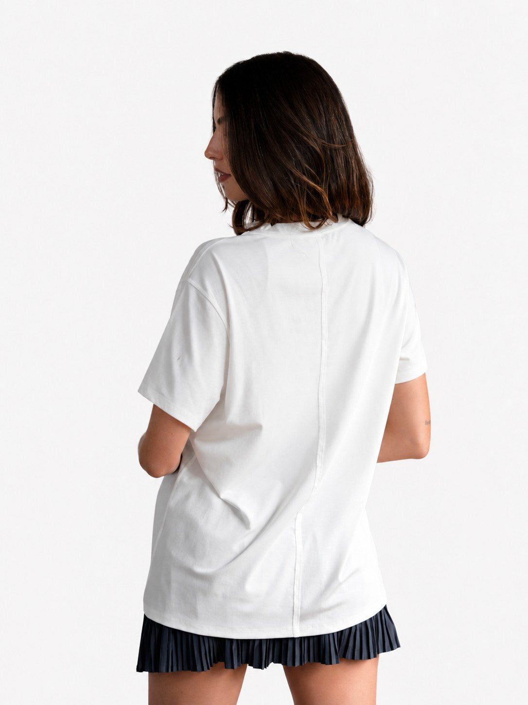 T-Shirt Noma en blanco, vista de espalda con costura central