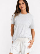 T-Shirt Noma en gris jaspeado, vista frontal con la prenda por dentro