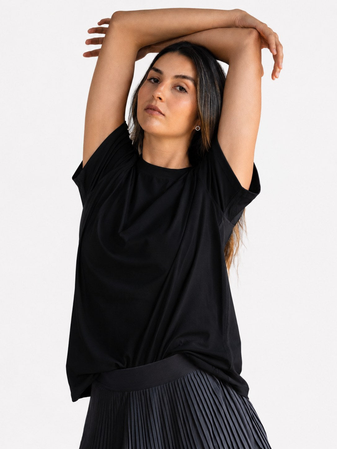 T-Shirt Noma en negro, vista frontal con caída suelta de lyocell