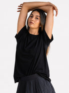 T-Shirt Noma en negro, vista frontal con caída suelta de lyocell